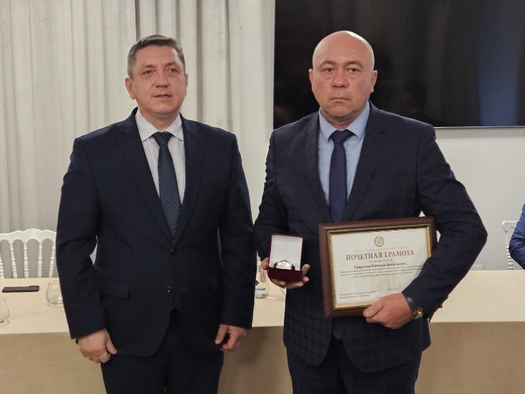 «Дороги края — дело надёжных рук» в Барнауле чествовали лучших работников дорожной отрасли АО «Юго-Восточного ДСУ Алтайского края» «Дороги края — дело надёжных рук» в Барнауле чествовали лучших работников дорожной отрасли АО «Юго-Восточного ДСУ Алтайского края»