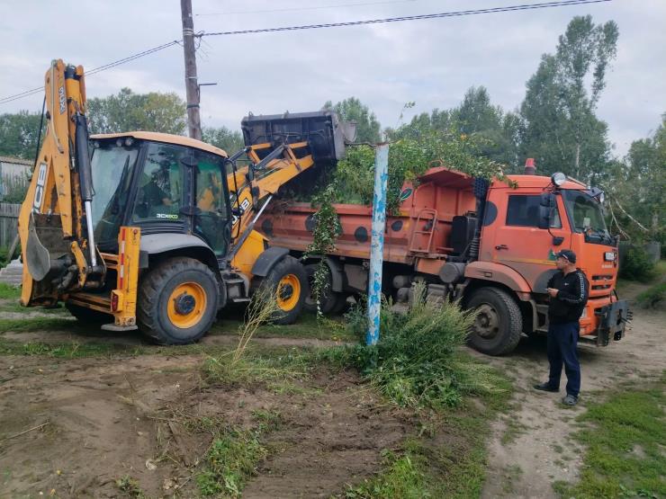 В Бийске ветераны СВО и дорожники объединили усилия, чтобы помочь боевому товарищу В Бийске ветераны СВО и дорожники объединили усилия, чтобы помочь боевому товарищу